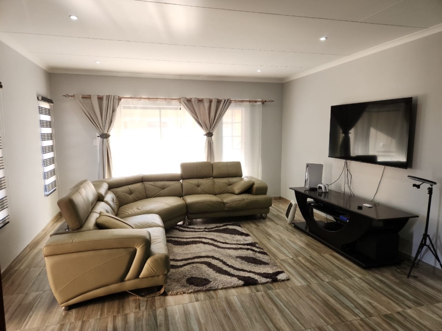 3 Bedroom Property for Sale in Hexrivier Lifestyle Estate North West